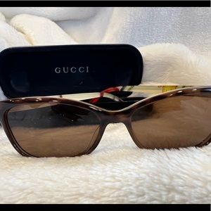 EUC Gucci Vintage Tortoise Frame Sunnies 😎 with case